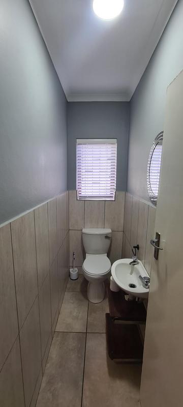 4 Bedroom Property for Sale in Fraaiuitsig Western Cape